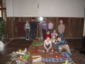 Děti s radostí pracovaly i o přestávce.