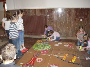 Druháci pracují i o přestávce.