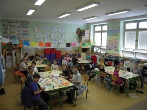 Sáčky od čajů nám ještě zbyly, tak si vyrábíme podložku na svačinku.