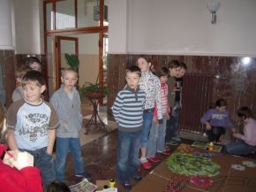 II.A rozmýšlí strategii.