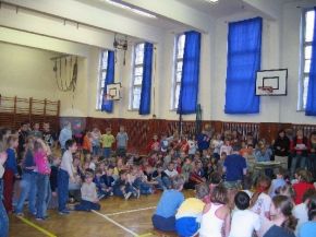 1.stupeň před mikulášskou nadílkou sportoval a soutěžil.