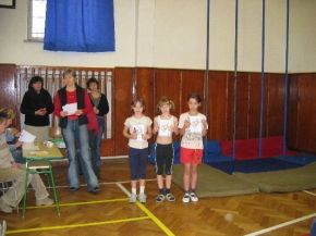 1.stupeň před mikulášskou nadílkou sportoval a soutěžil.